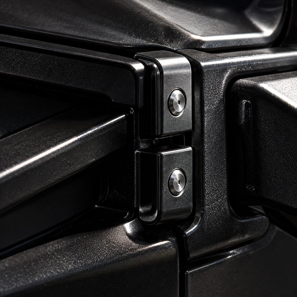 Details: bonnet hinge