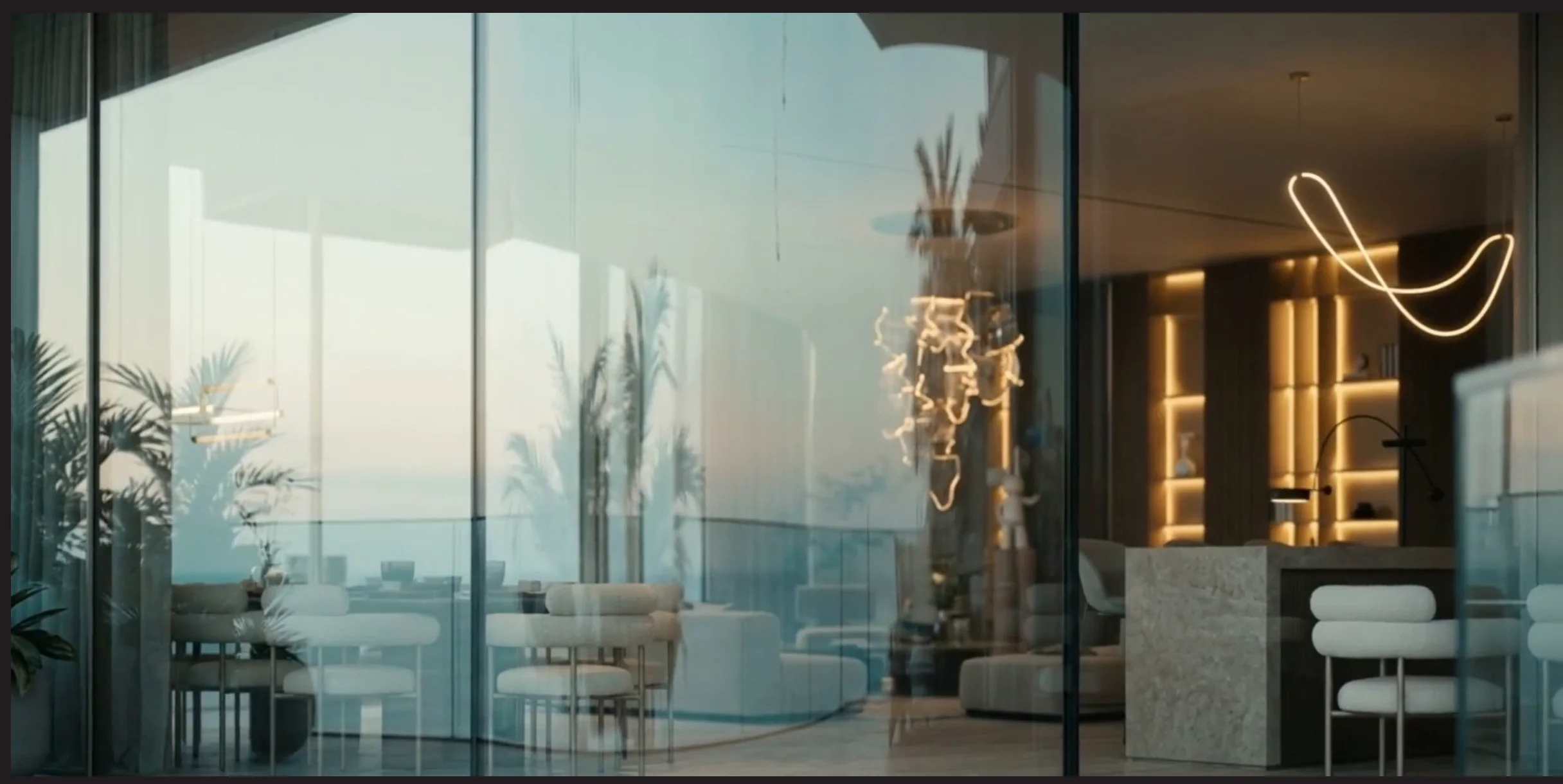 Salón y fachada acristalada