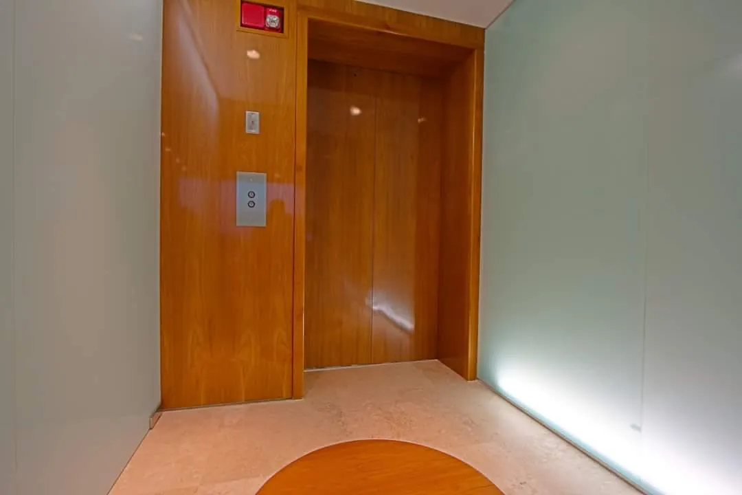 Entrada, Grovenor House Miami